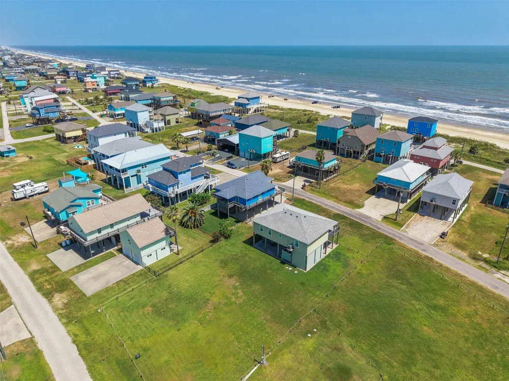 1977 Avenue I Crystal Beach, TX 77650