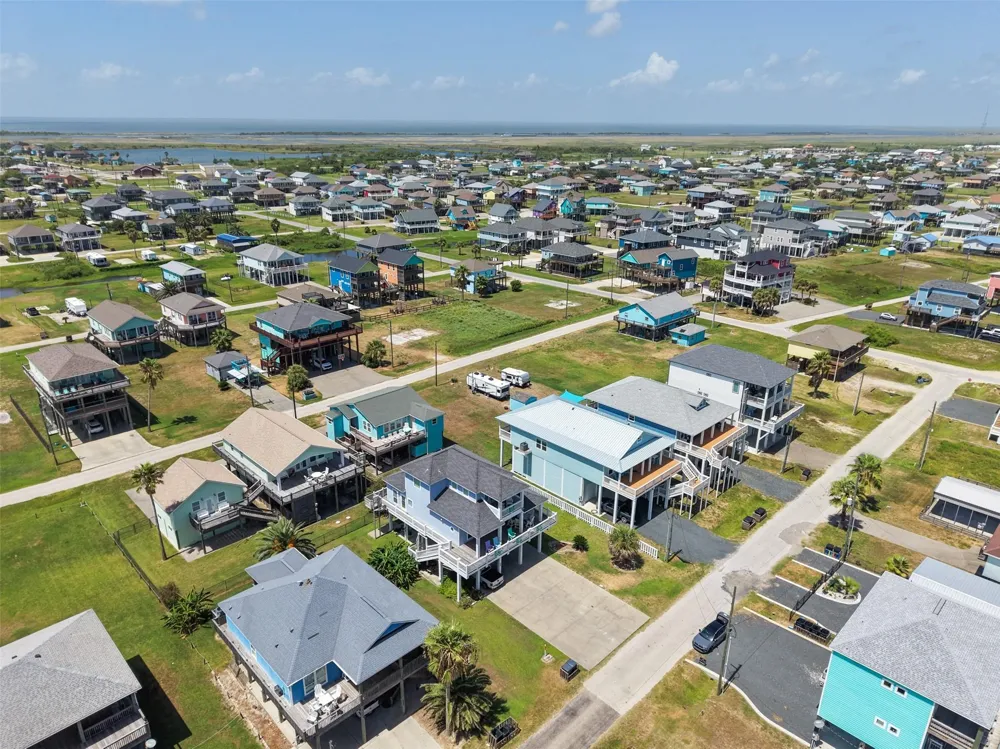 1977 Avenue I Crystal Beach, TX 77650