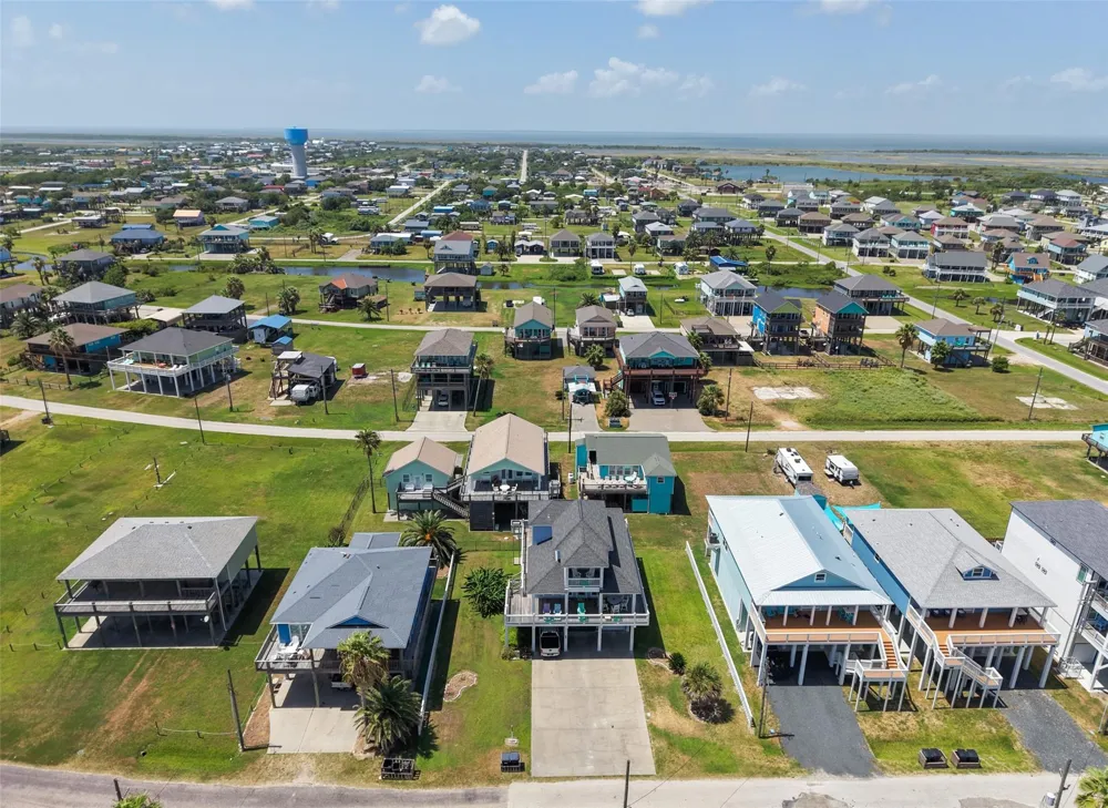 1977 Avenue I Crystal Beach, TX 77650