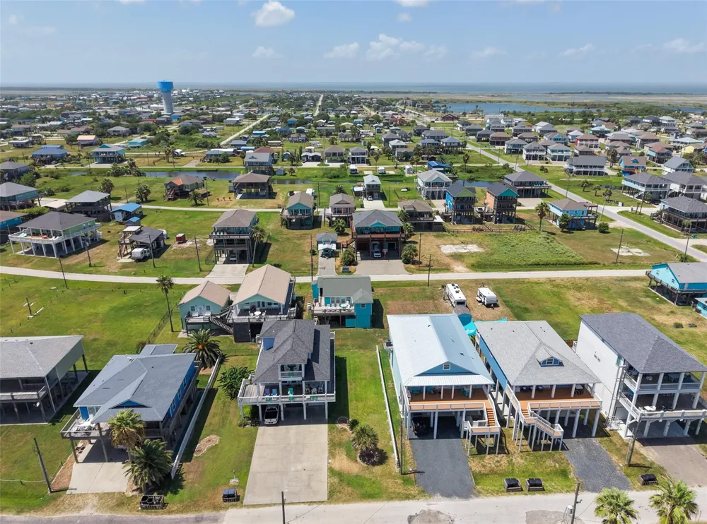 1977 Avenue I Crystal Beach, TX 77650