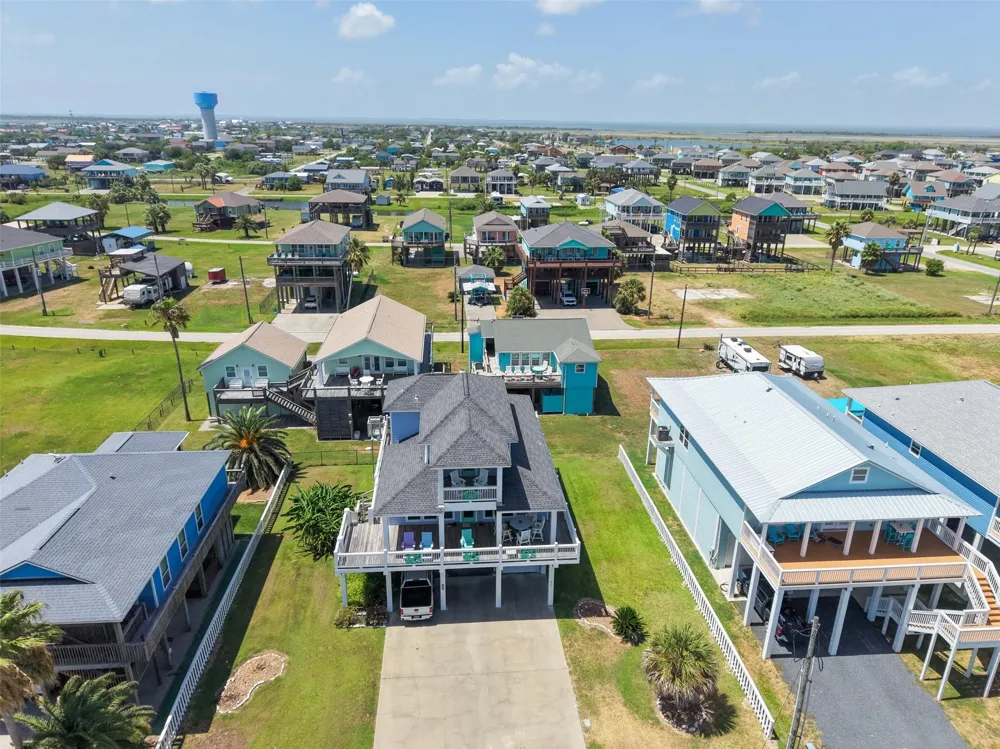 1977 Avenue I Crystal Beach, TX 77650
