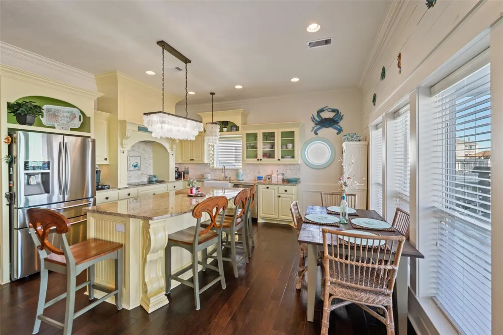 1977 Avenue I Crystal Beach, TX 77650