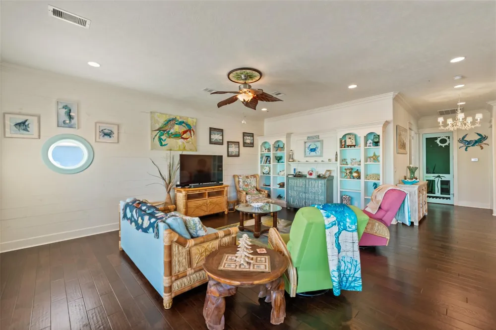 1977 Avenue I Crystal Beach, TX 77650