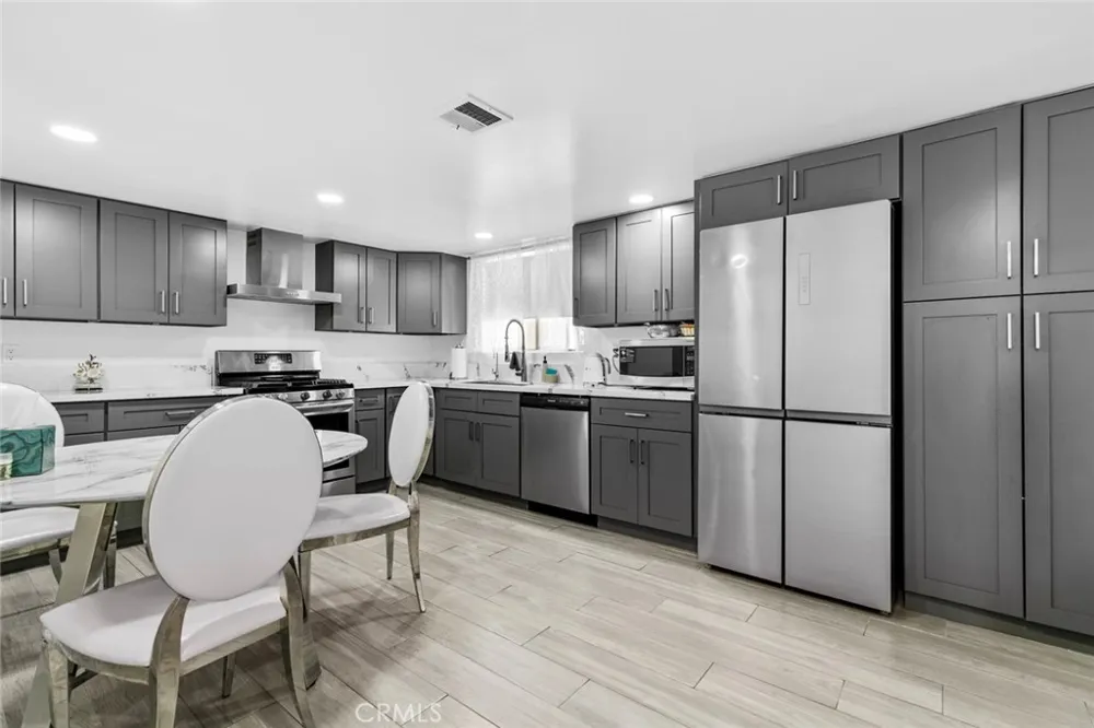 8801 Cedros Avenue #7 Panorama City, CA 91402
