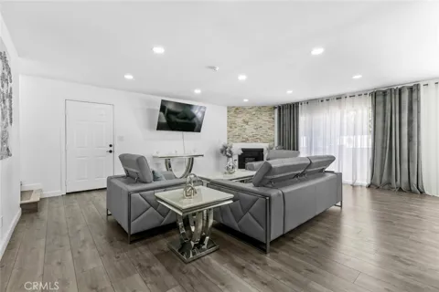 8801 Cedros Avenue #7