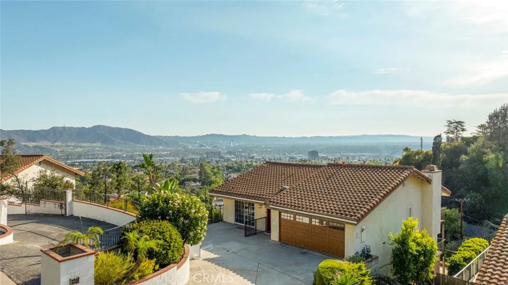 1218 E Tujunga Burbank, CA 91501