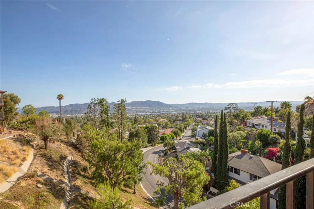 1218 E Tujunga Burbank, CA 91501