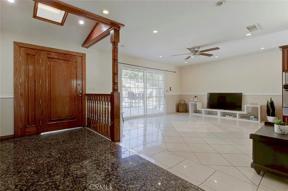 1218 E Tujunga Burbank, CA 91501