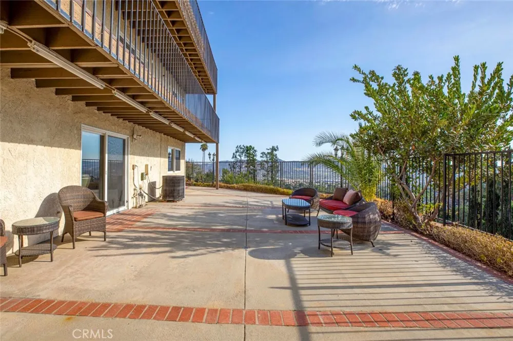 1218 E Tujunga Burbank, CA 91501