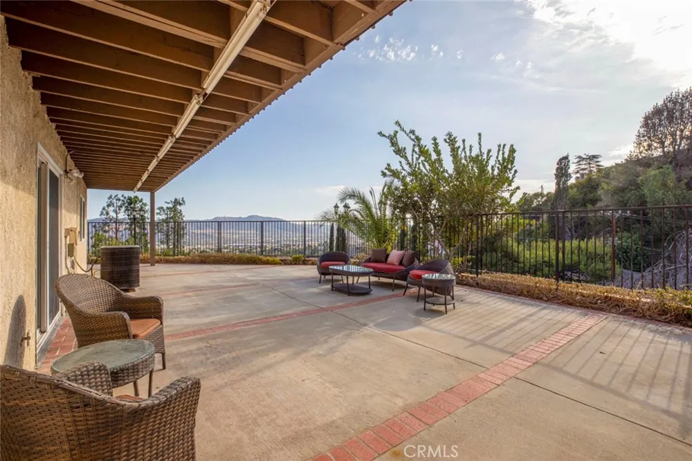 1218 E Tujunga Burbank, CA 91501