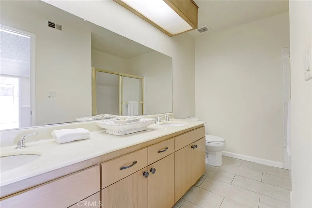1218 E Tujunga Burbank, CA 91501