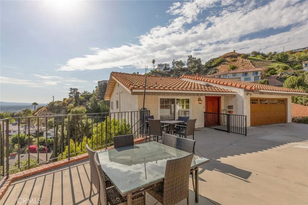 1218 E Tujunga Burbank, CA 91501