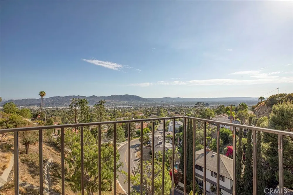 1218 E Tujunga Burbank, CA 91501