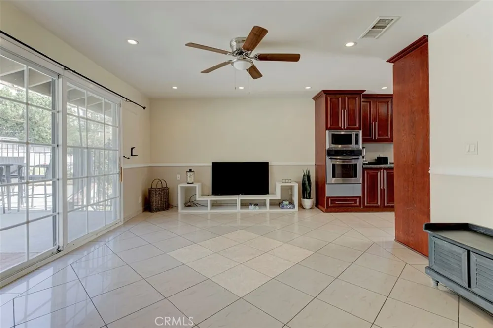 1218 E Tujunga Burbank, CA 91501