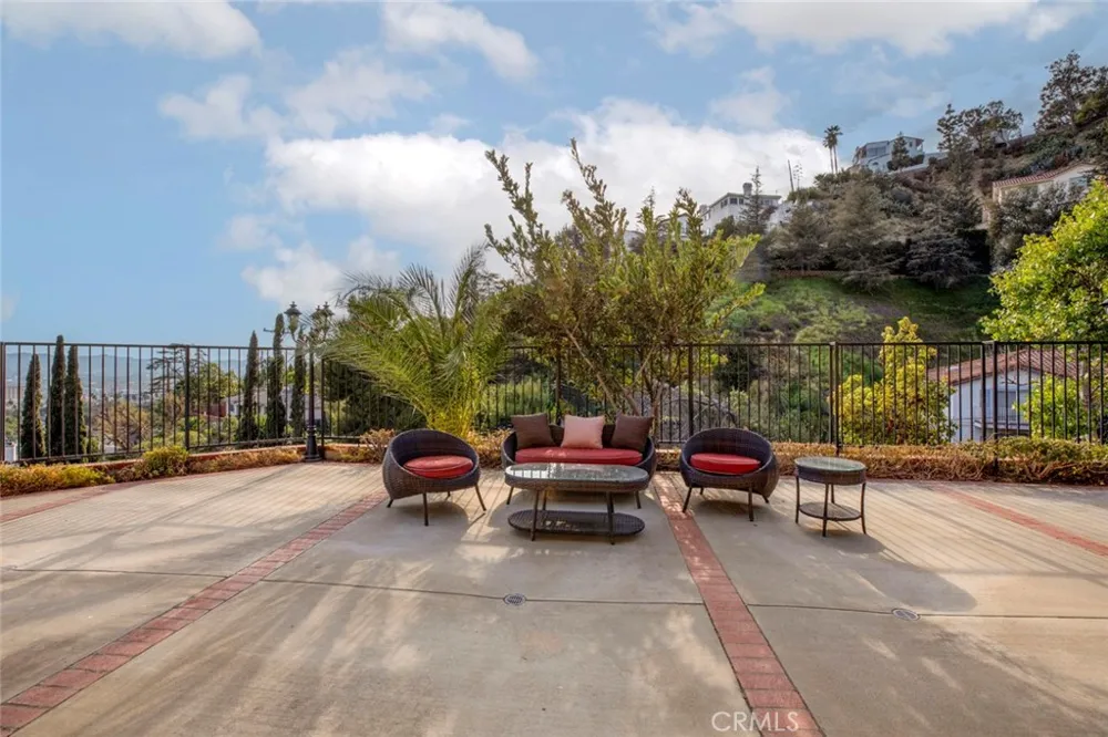 1218 E Tujunga Burbank, CA 91501