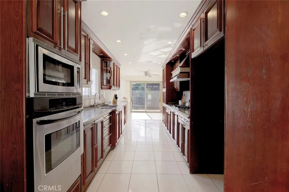 1218 E Tujunga Burbank, CA 91501