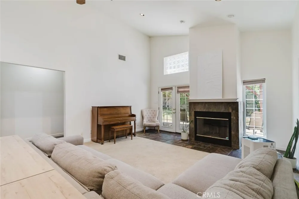 2234 E Hillcrest Drive Thousand Oaks, CA 91362