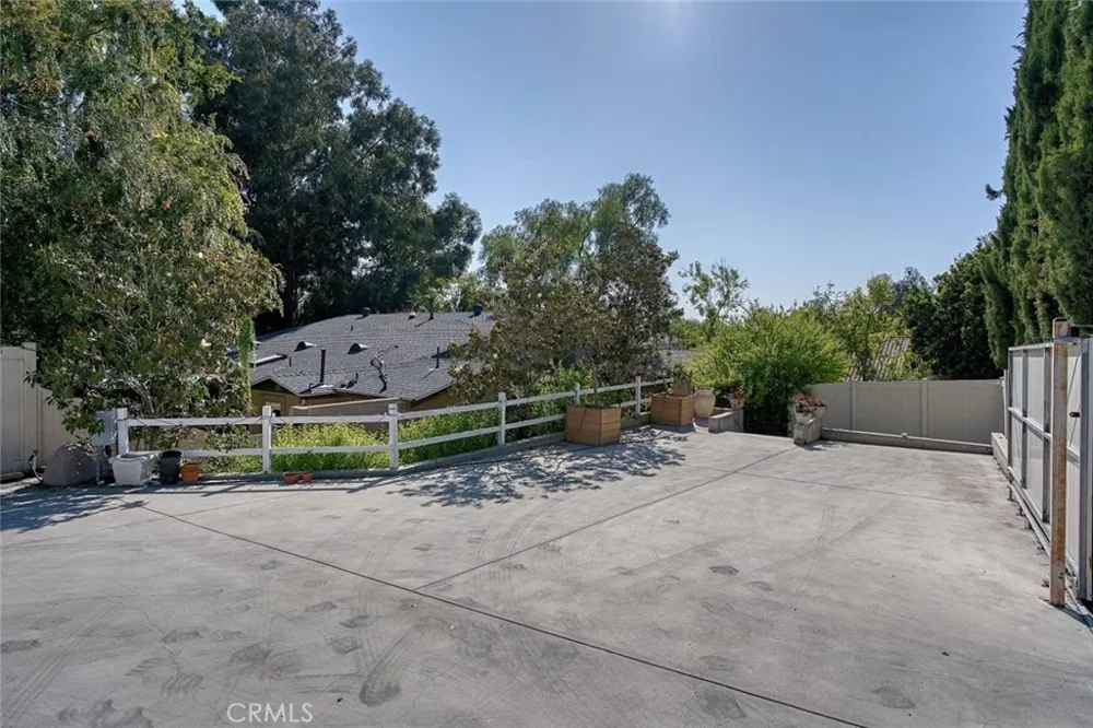 2234 E Hillcrest Drive Thousand Oaks, CA 91362