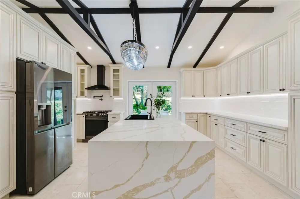 2234 E Hillcrest Drive Thousand Oaks, CA 91362