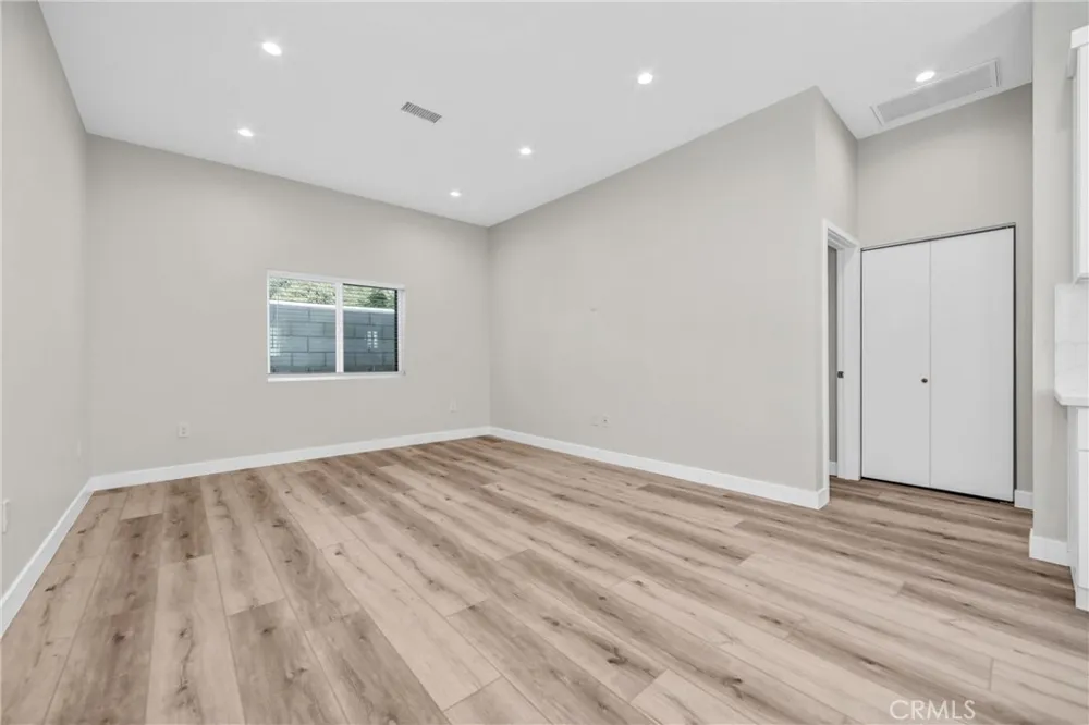 9998 Louise Avenue Northridge, CA 91325