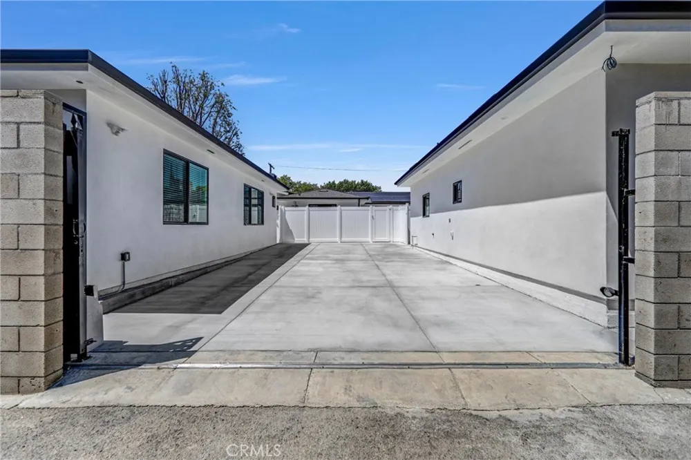 9998 Louise Avenue Northridge, CA 91325