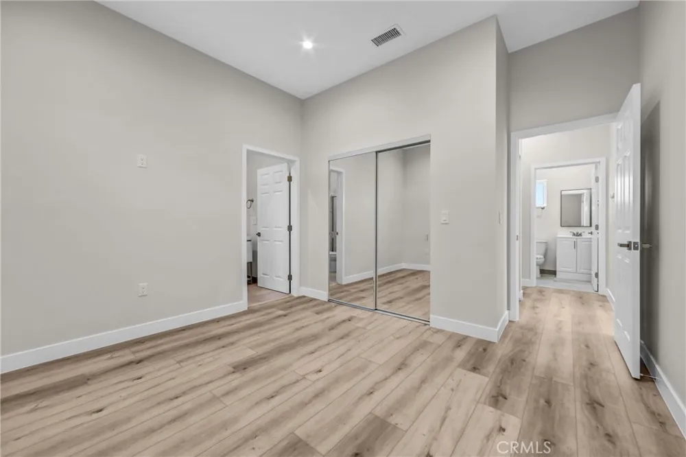 9998 Louise Avenue Northridge, CA 91325