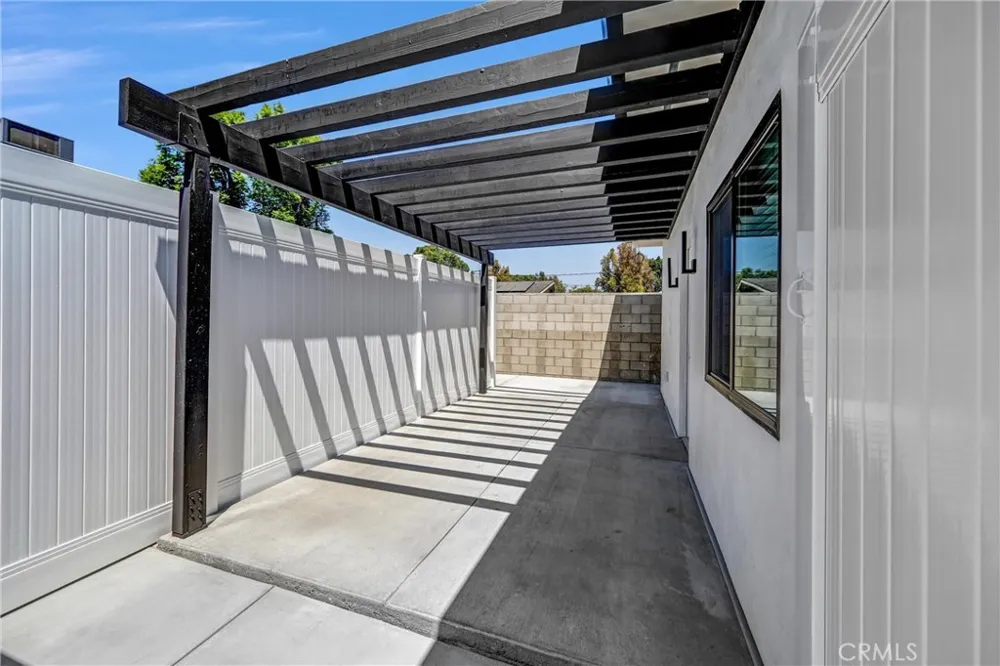 9998 Louise Avenue Northridge, CA 91325