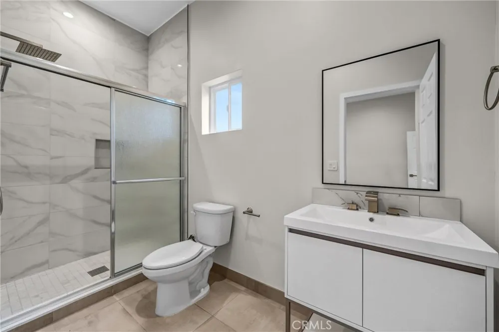 9998 Louise Avenue Northridge, CA 91325