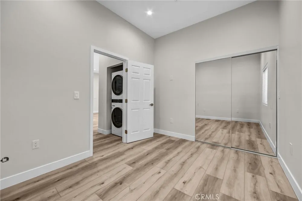 9998 Louise Avenue Northridge, CA 91325