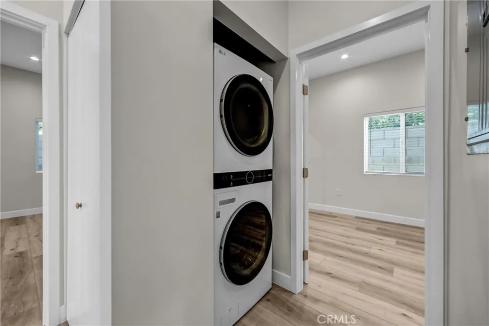 9998 Louise Avenue Northridge, CA 91325