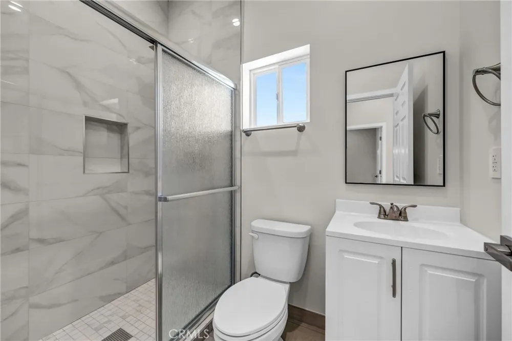 9998 Louise Avenue Northridge, CA 91325
