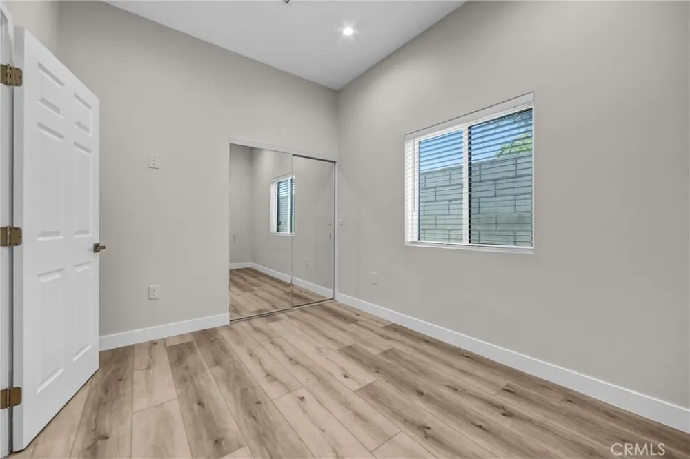 9998 Louise Avenue Northridge, CA 91325