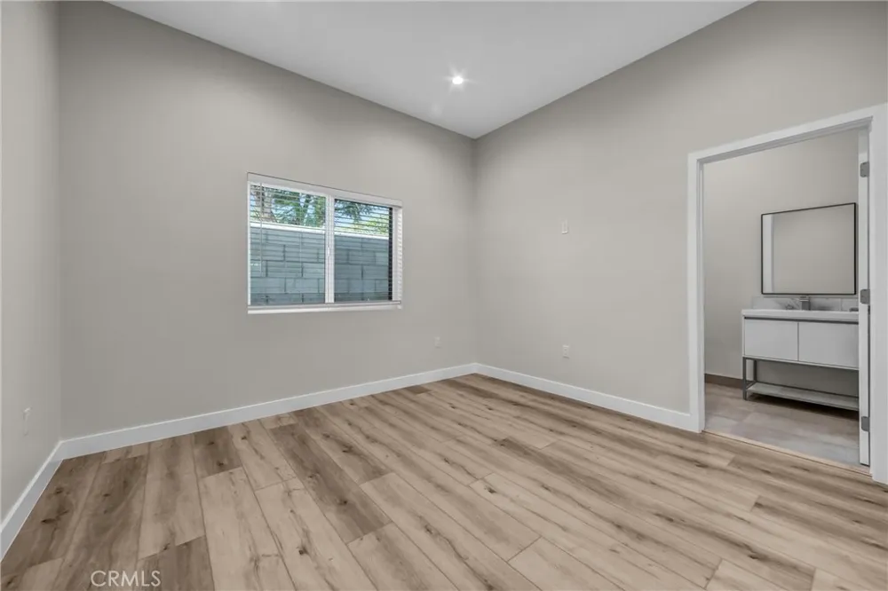 9998 Louise Avenue Northridge, CA 91325
