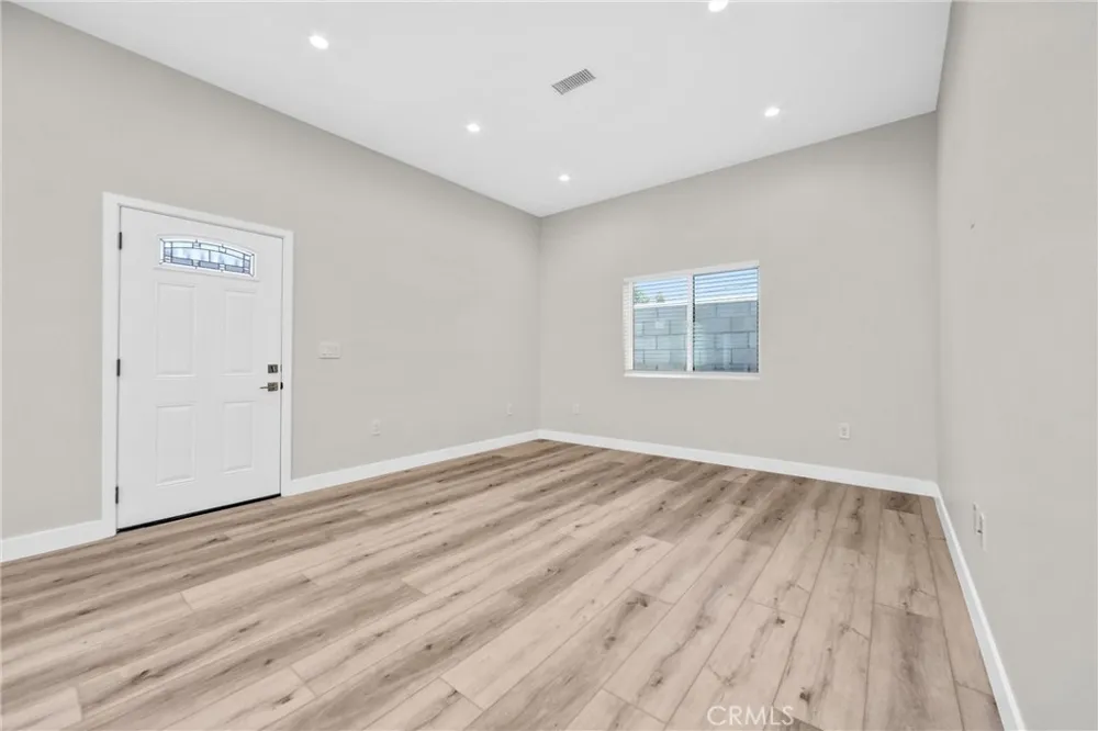 9998 Louise Avenue Northridge, CA 91325