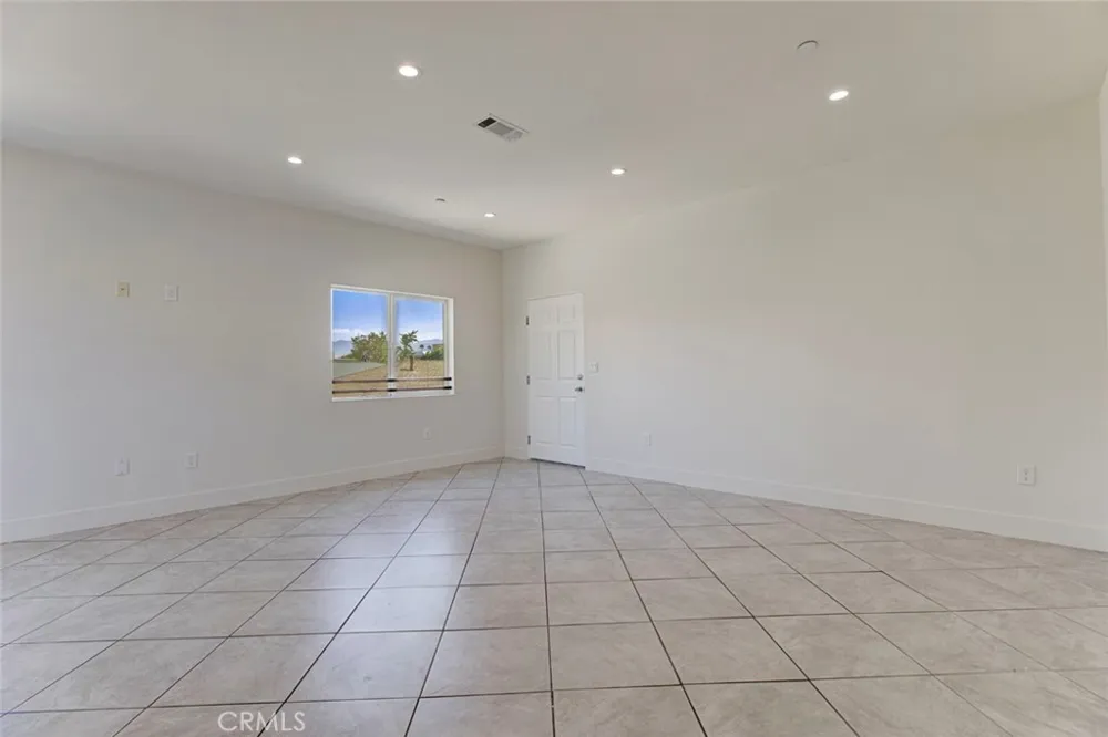 6821 Agnes Ave. North Hollywood, CA 91605