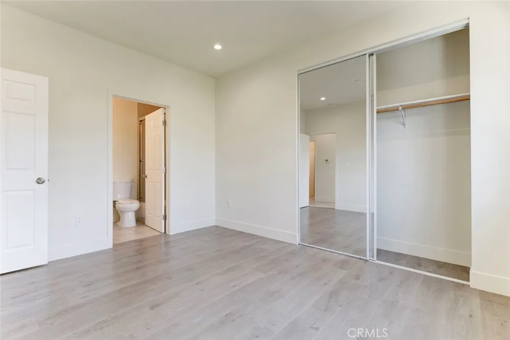 6821 Agnes Ave. North Hollywood, CA 91605