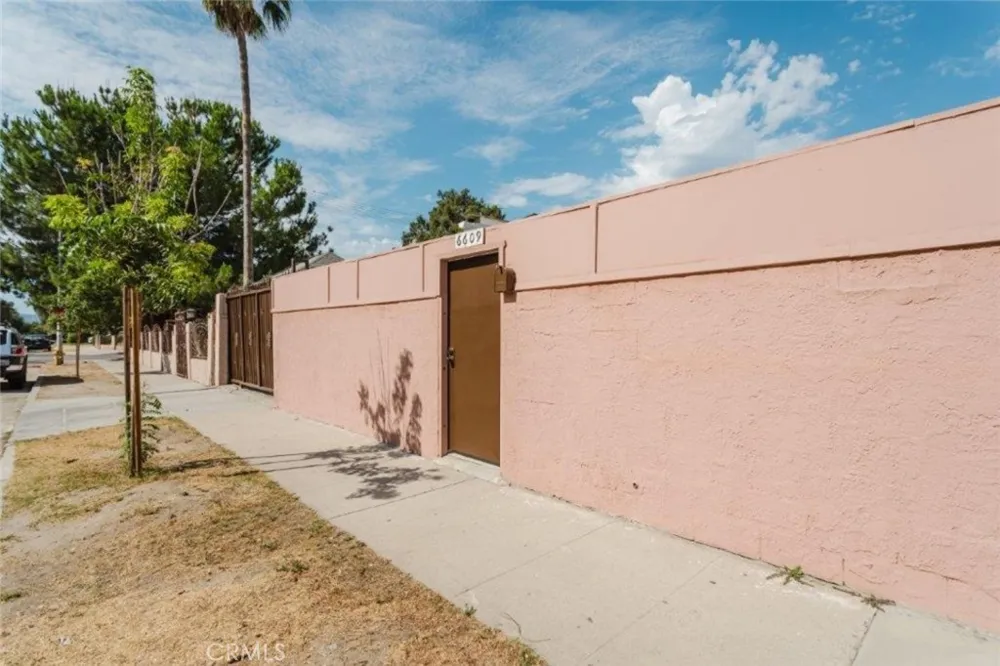 6609 Camellia North Hollywood, CA 91606