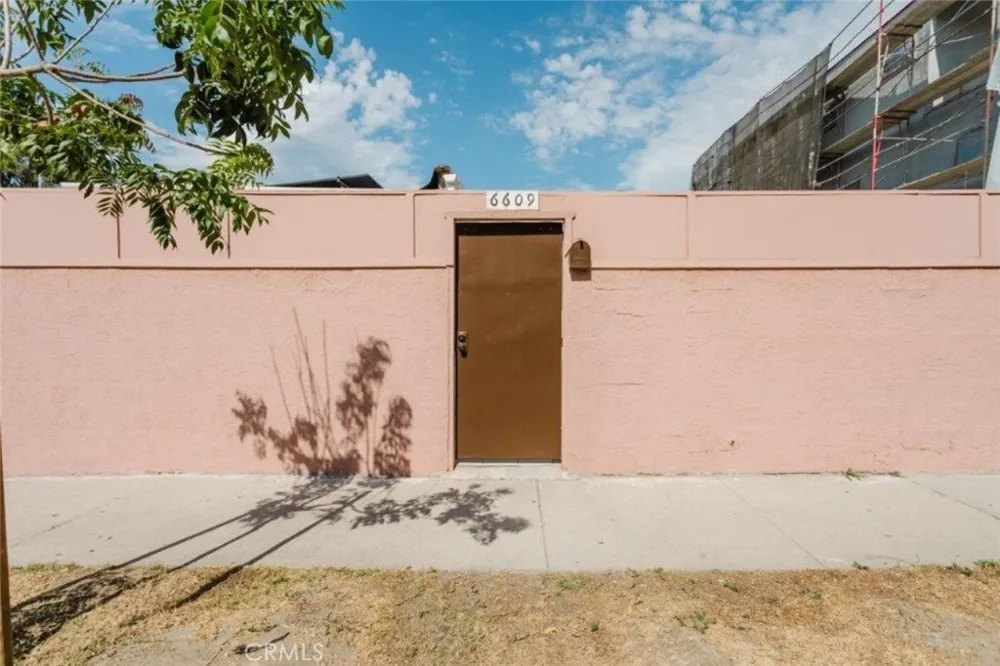 6609 Camellia North Hollywood, CA 91606