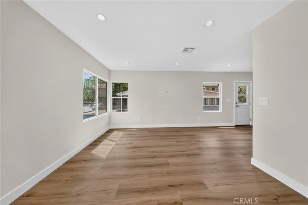 2325 Naomi Street Burbank, CA 91504