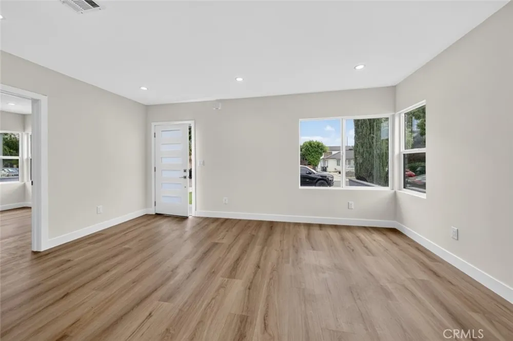 2325 Naomi Street Burbank, CA 91504