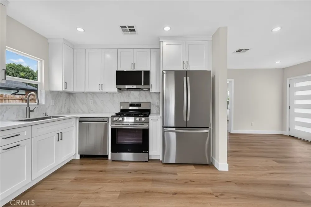 2325 Naomi Street Burbank, CA 91504