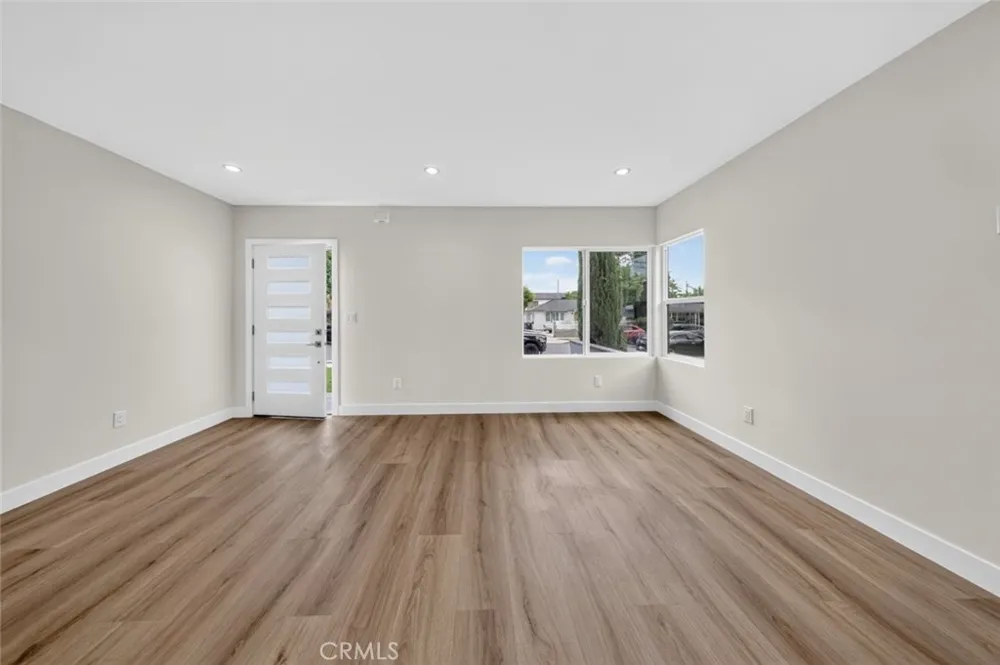2325 Naomi Street Burbank, CA 91504