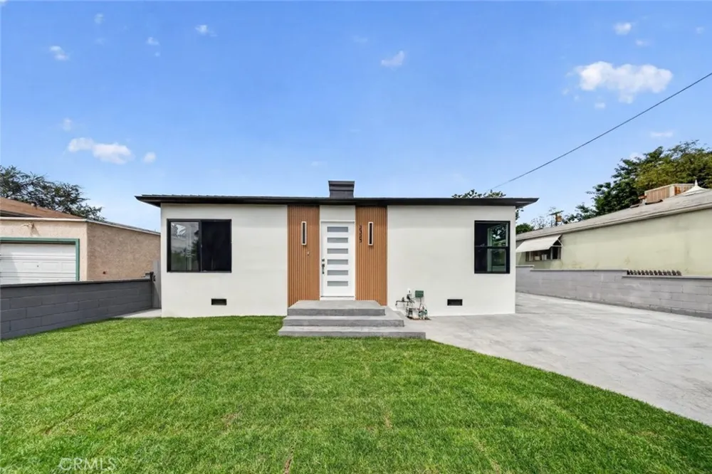 2325 Naomi Street Burbank, CA 91504