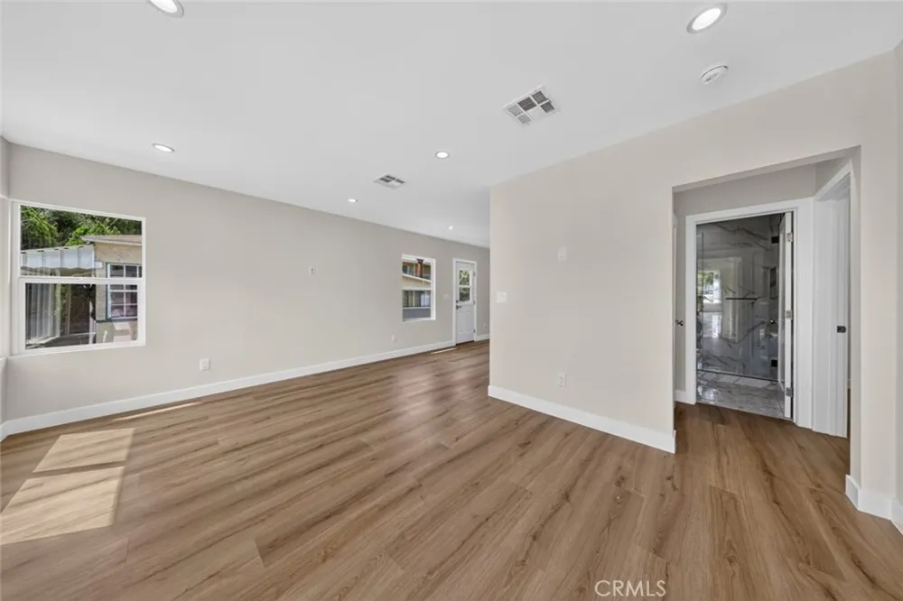 2325 Naomi Street Burbank, CA 91504