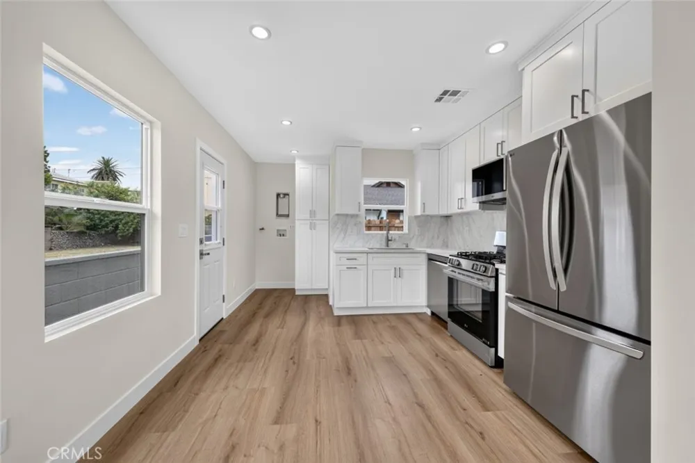 2325 Naomi Street Burbank, CA 91504