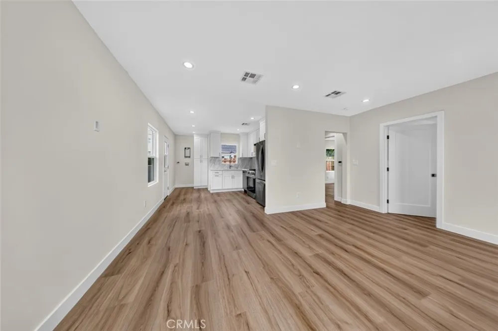 2325 Naomi Street Burbank, CA 91504