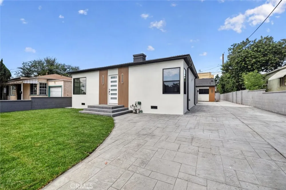 2325 Naomi Street Burbank, CA 91504