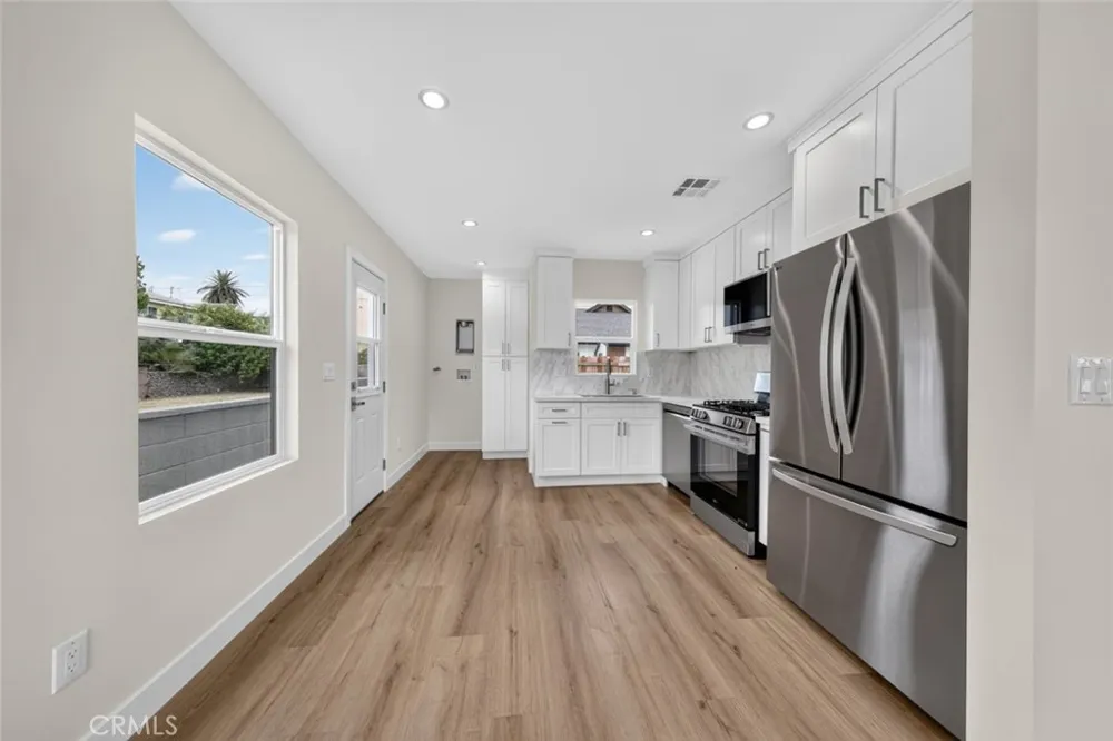 2325 Naomi Street Burbank, CA 91504