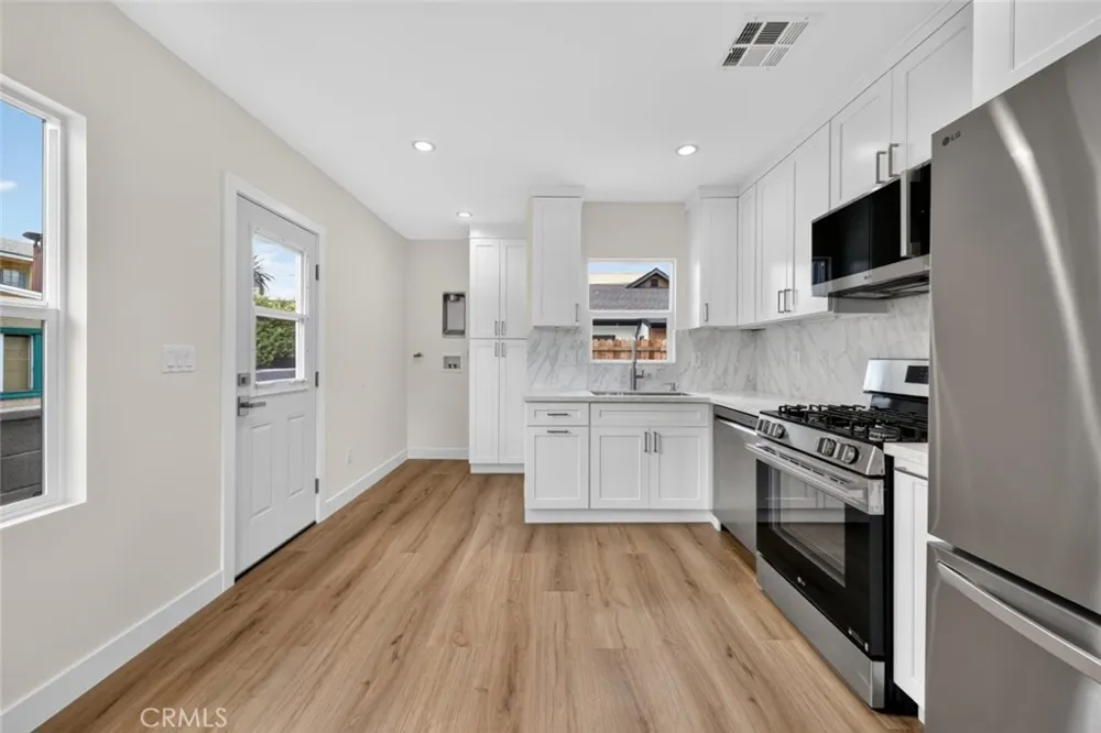 2325 Naomi Street Burbank, CA 91504