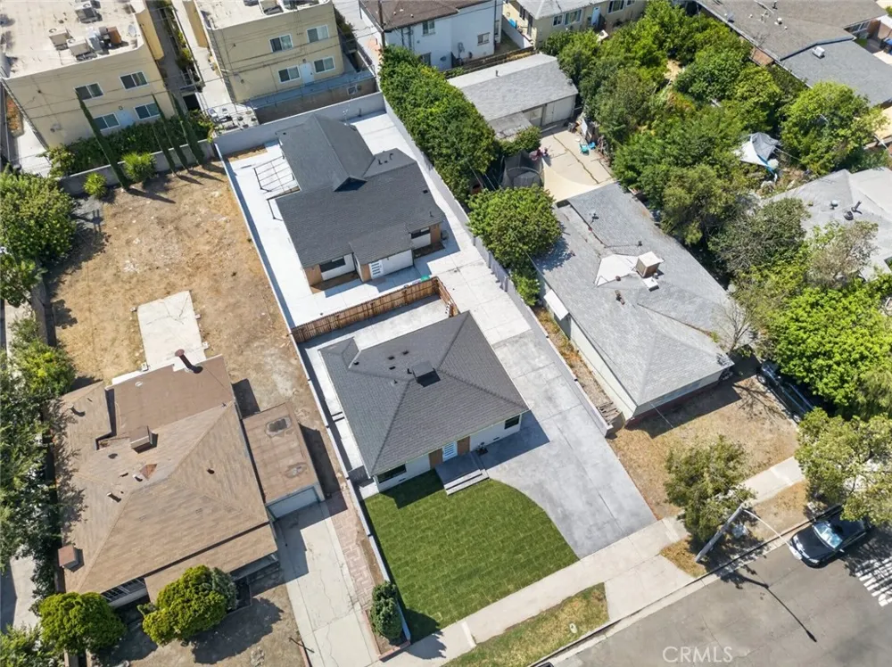 2325 Naomi Street Burbank, CA 91504